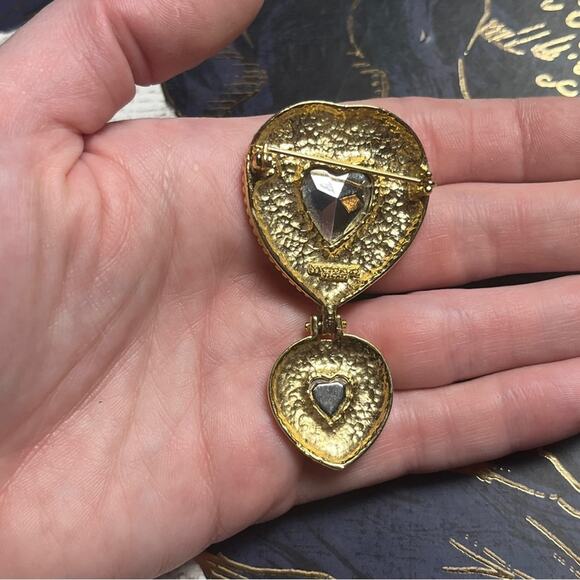 Vintage Victoria’s Secret oversized romantic red heart CZ gold Collectible pin - Picture 5 of 10